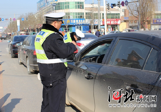 柏乡交警集中整治严重交通违法行为 柏乡交警集中整治严重交通违法行为