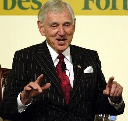 男子用无人机遛狗获赞土豪 大结局好惨：狗狗被带上天了