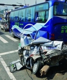 高速上做蛋炒饭太吓人！各地离奇车祸大盘点