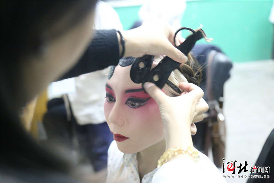 莱芜梆子戏谑喜剧不松懈 《赵连岱借闺女》演员备演忙