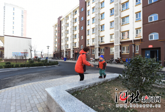 南和县186户困难群众新年乔迁新居(图)