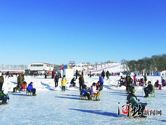 张家口冰雪活动搅热寒冬 滑雪游+温泉游成亮点
