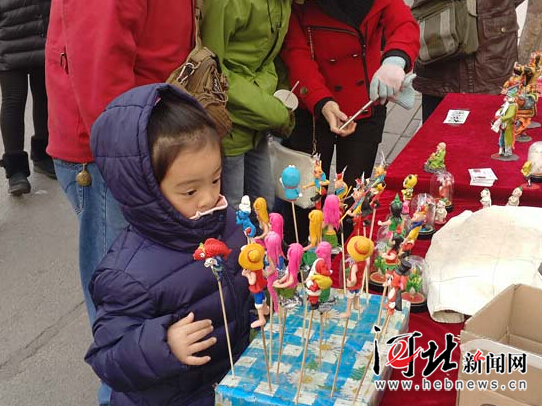 又是一年新春到 石家庄东大街年货市场年味十足(图)