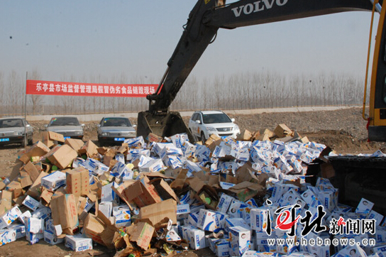乐亭县集中销毁假冒伪劣食品近6000件（图）