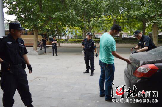 邯郸馆陶县巡特警开展车辆查缉与现场处置演练