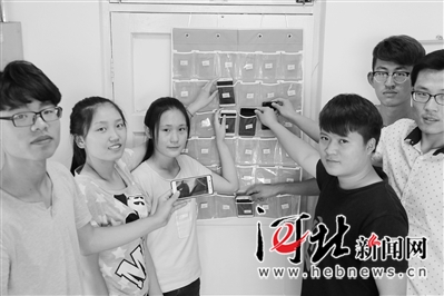 石家庄大学生自制诚信信封 上课不做“低头族”