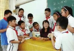 沧州市新华区中小学发放文明城区知识手册