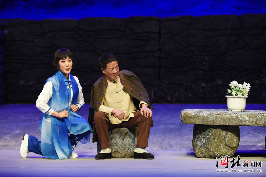 河北梆子现代戏《百合岭》在石家庄上演（组图）