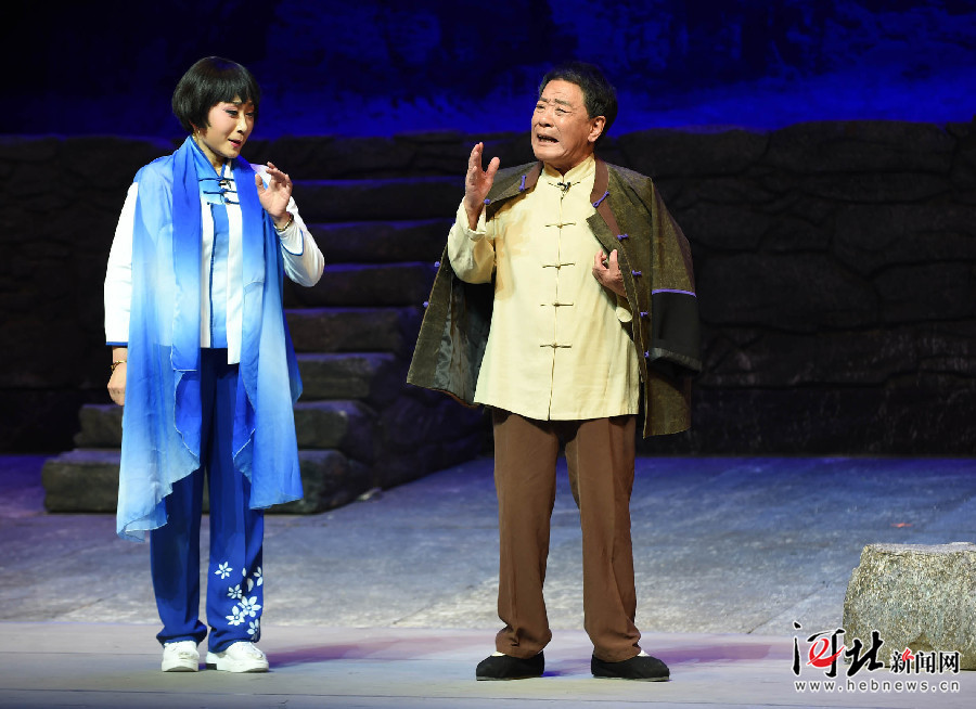 河北梆子现代戏《百合岭》在石家庄上演（组图）