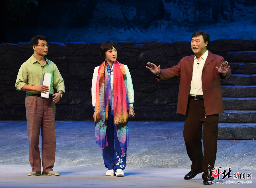 河北梆子现代戏《百合岭》在石家庄上演（组图）