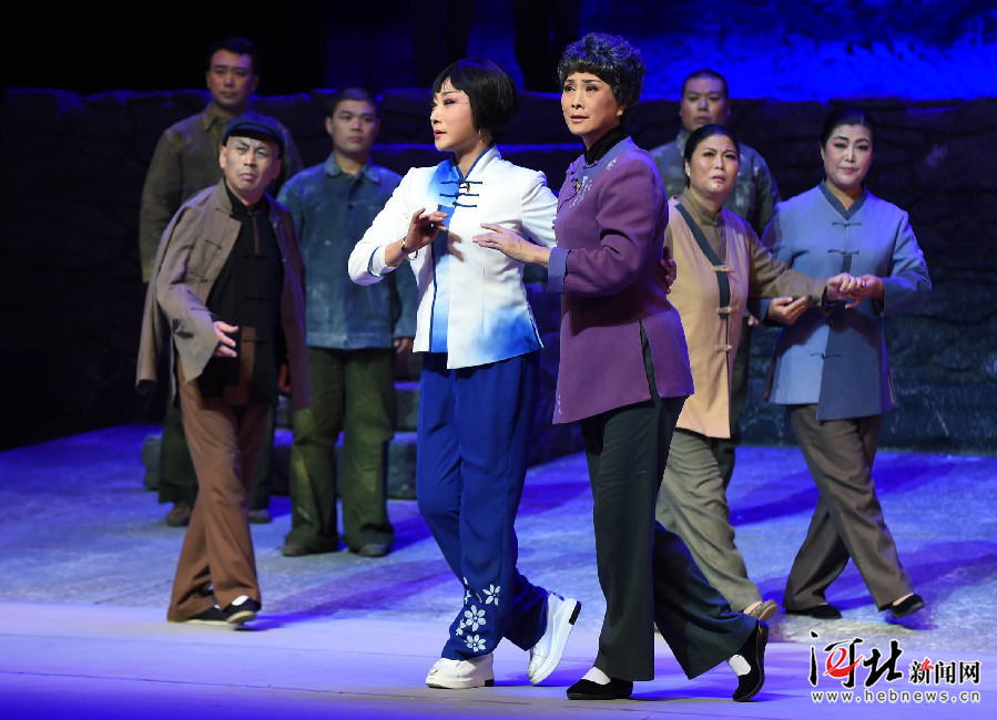 河北梆子现代戏《百合岭》在石家庄上演（组图）
