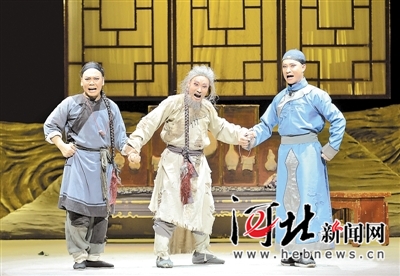 10月7日晚，由山西省运城市蒲剧团演出的《枣儿谣》在河北会堂上演，图为《枣儿谣》剧照。