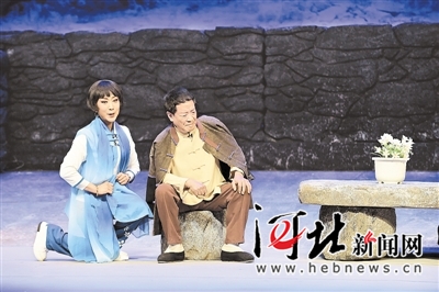 10月6日晚，河北梆子现代戏《百合岭》在省会上演。