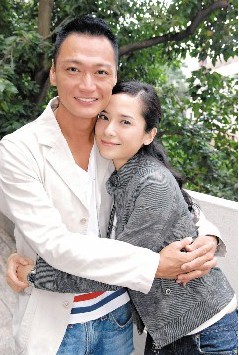 曹云金染白发寸头亮相 细数反目成仇的明星