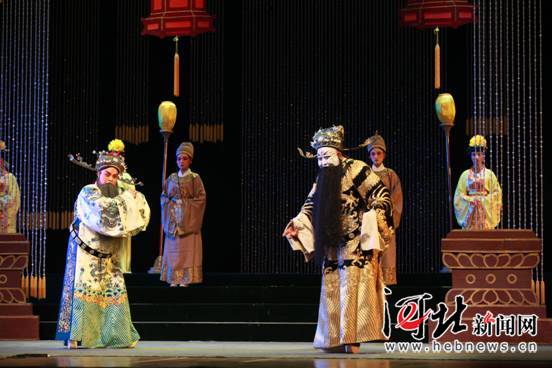 90后主演蒲剧《洗雪铁丘坟》 帽翅功惊艳全场