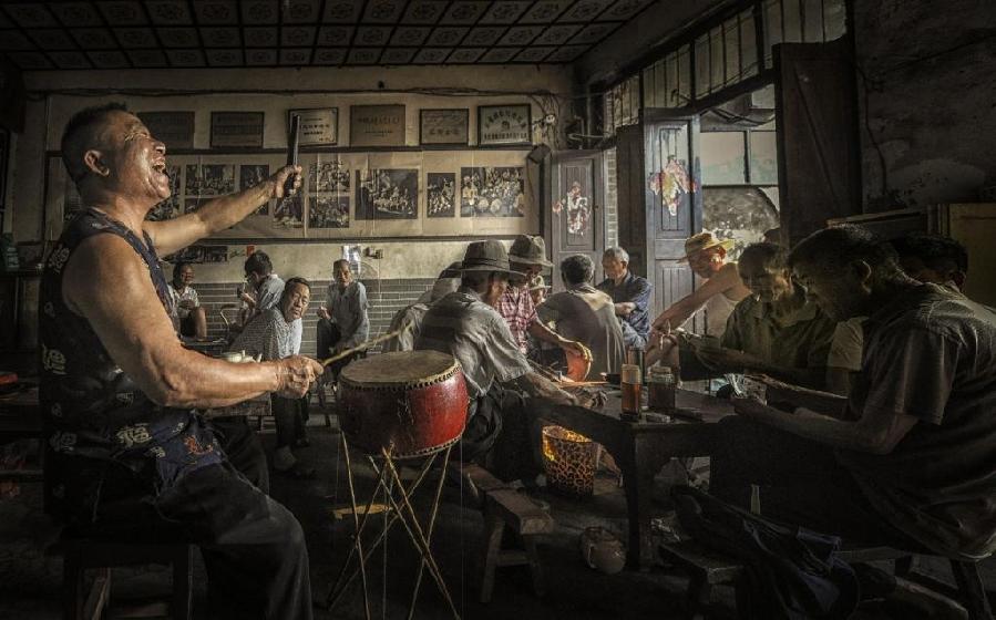 锡耶纳国际摄影奖揭晓！河北白酒酿造震撼全球
