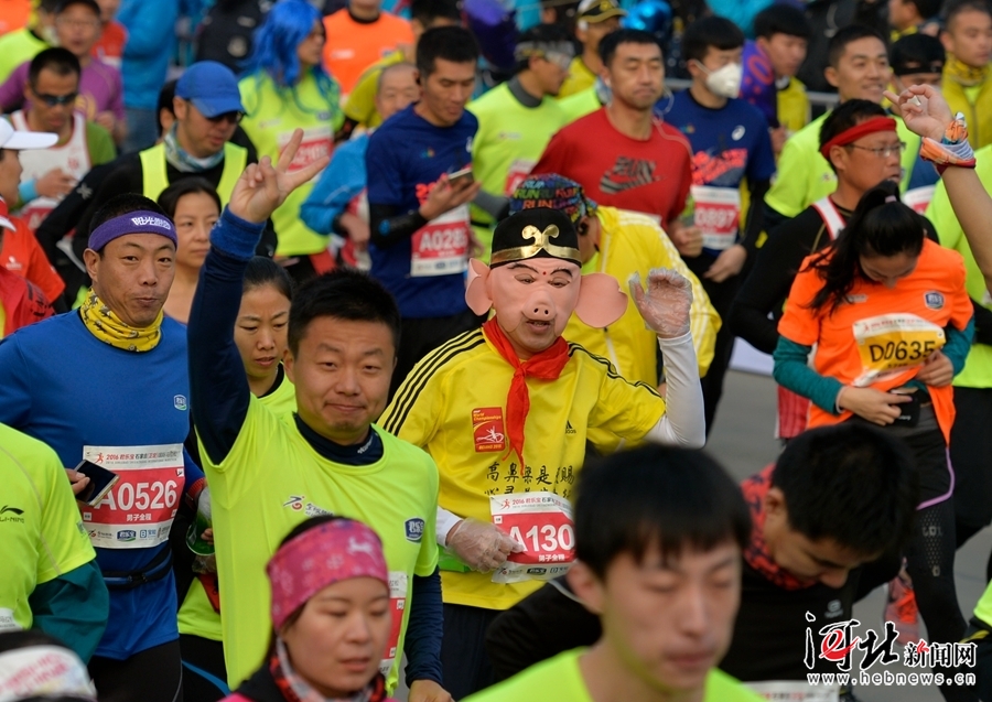 2万人玩嗨了！今天的石家庄马拉松亮点多多