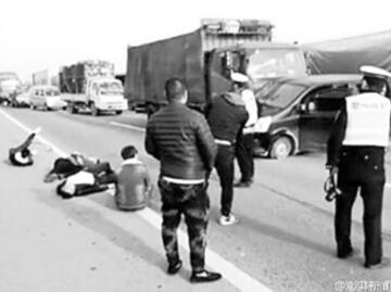 志愿者拦截运狗货车两车相撞3人受伤涉事车辆被暂扣 志愿者拦截运狗货车两车相撞3人受伤涉事车辆被暂扣