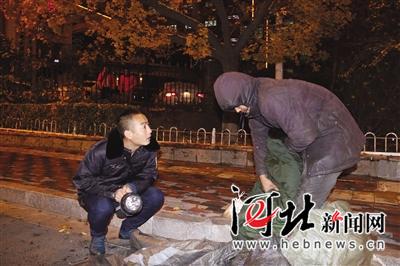 寒潮来袭 石家庄救助人员在行动“天太冷，跟我们去救助站吧”