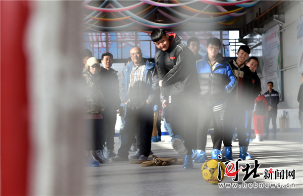 张家口：残疾人冰雪嘉年华